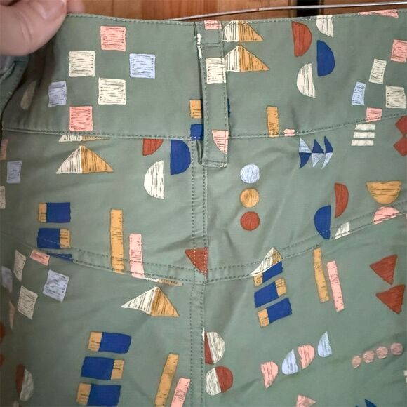 Geometric Patterned Green Bike Shorts - Picture 8 of 9